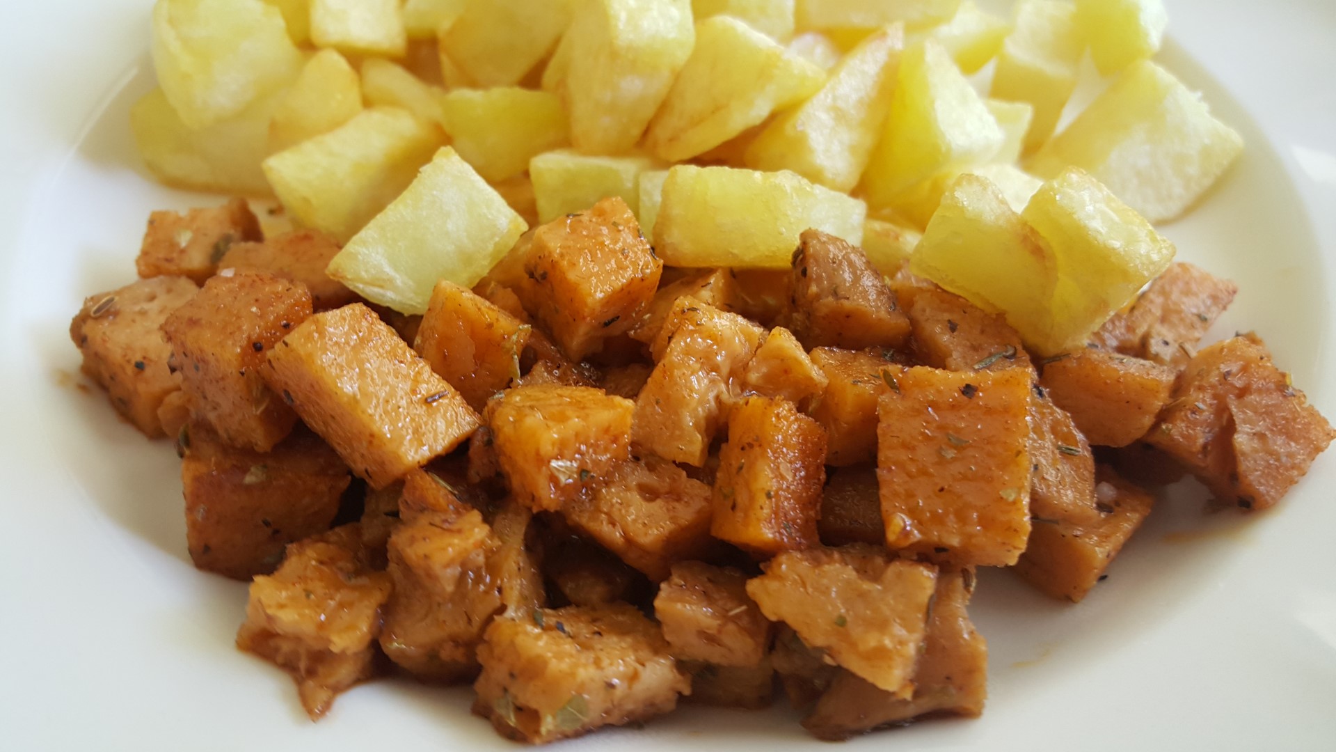 Seitán adobado con patatas
